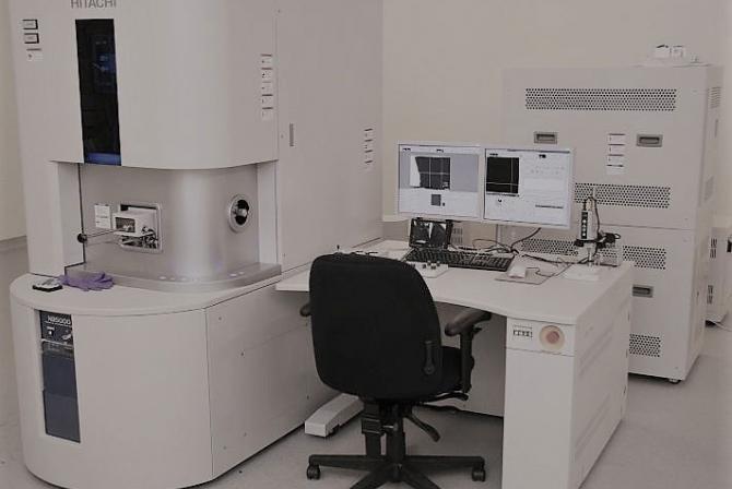 Research microscope and workstation