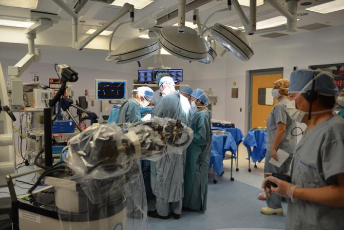 Personnel at work in the operating room